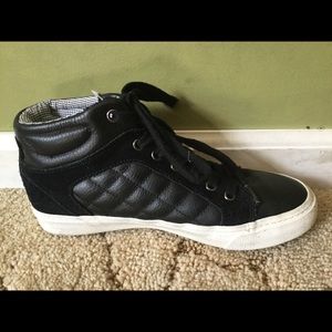 Boys size 7 shoe in great condition.